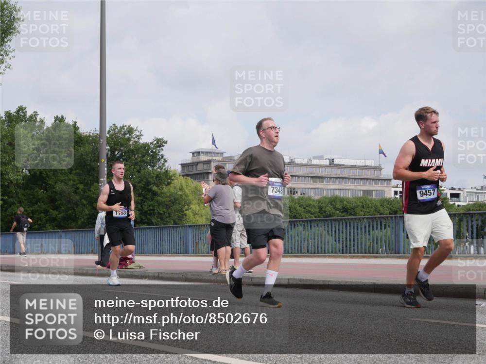 29.06.2025 - hella hamburg halbmarathon Luisa Fischer http://msf.ph/oto/8502676 29.06.2025 10:11:43 Kennedybrücke 53, 7348, 9457, 1147, 1188, 2978, 5885, 6590, 6674, 7348, 7453, 9457, 9718, 10857 meine-sportfotos.de