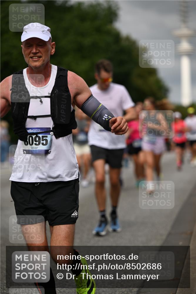 29.06.2025 - hella hamburg halbmarathon Dr. Thomas Lammeyer http://msf.ph/oto/8502686 29.06.2025 10:25:43 Kennedybrücke 1072, 1191, 1250, 1401, 2271, 2315, 2353, 2635, 2956, 3122, 3606, 3770, 3817, 4697, 4786, 5061, 5122, 5373, 5395, 5493, 5759, 5957, 6086, 7075, 7228, 7522, 7553, 7781, 8095, 8286, 9108, 9369, 9499, 9532, 9624, 10019, 10125, 10374, 10874, 11117 meine-sportfotos.de