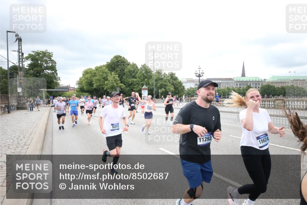 29.06.2025 - hella hamburg halbmarathon Jannik Wohlers http://msf.ph/oto/8502687 29.06.2025 10:58:40 Lombardsbrücke 1751, 1839, 2057, 2621, 3231, 3373, 3536, 3966, 4312, 4577, 4648, 5016, 5211, 5400, 6167, 6301, 6599, 6969, 7288, 7910, 8544, 8545, 8547, 8631, 8932, 10105, 10548, 10814, 10995, 11292, 11768, 11786, 11834, 11918, 12389, 12636, 12637, 12759, 13089, 13095, 13260, 13571, 15065, 15068, 15099, 15624, 17702, 18051, 18549, 18558, 18601, 19150, 19174 meine-sportfotos.de