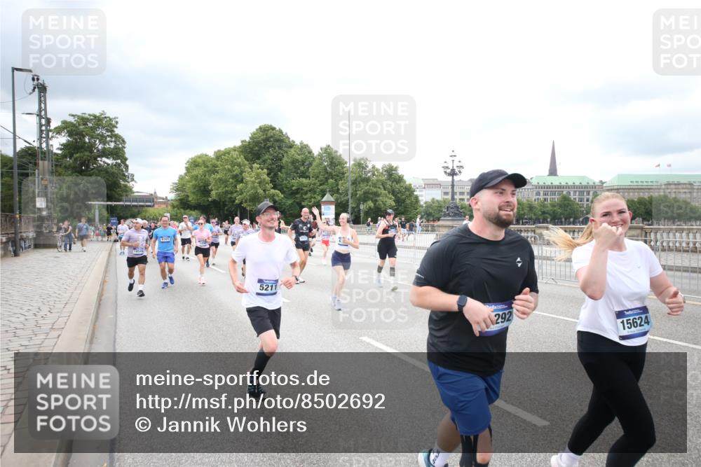 29.06.2025 - hella hamburg halbmarathon Jannik Wohlers http://msf.ph/oto/8502692 29.06.2025 10:58:40 Lombardsbrücke 1751, 1839, 2057, 2621, 3231, 3373, 3536, 3966, 4312, 4577, 4648, 5016, 5211, 5400, 6167, 6301, 6599, 6969, 7288, 7910, 8544, 8545, 8547, 8631, 8932, 10105, 10548, 10814, 10995, 11292, 11768, 11786, 11834, 11918, 12389, 12636, 12637, 12759, 13089, 13095, 13260, 13571, 15065, 15068, 15099, 15624, 17702, 18051, 18549, 18558, 18601, 19150, 19174 meine-sportfotos.de