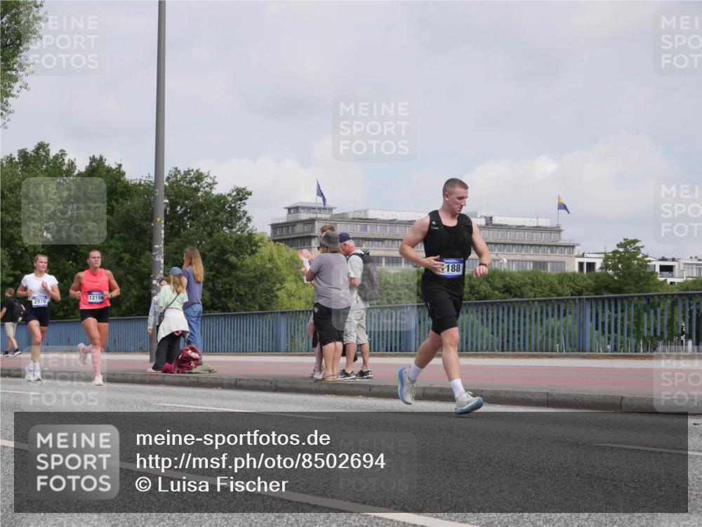 29.06.2025 - hella hamburg halbmarathon Luisa Fischer http://msf.ph/oto/8502694 29.06.2025 10:11:44 Kennedybrücke 2978, 12156, 188, 1147, 1188, 2978, 5885, 6590, 6674, 7348, 7453, 9457, 9718, 10857 meine-sportfotos.de