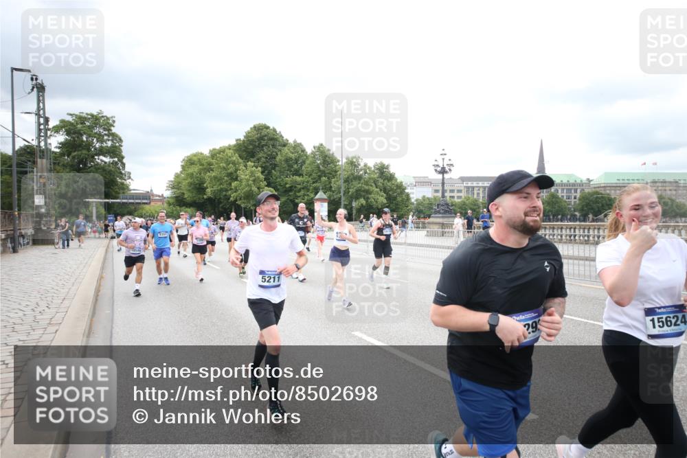 29.06.2025 - hella hamburg halbmarathon Jannik Wohlers http://msf.ph/oto/8502698 29.06.2025 10:58:40 Lombardsbrücke 1751, 1839, 2057, 2621, 3231, 3373, 3536, 3966, 4312, 4577, 4648, 5016, 5211, 5400, 6167, 6301, 6599, 6969, 7288, 7910, 8544, 8545, 8547, 8631, 8932, 10105, 10548, 10814, 10995, 11292, 11768, 11786, 11834, 11918, 12389, 12636, 12637, 12759, 13089, 13095, 13260, 13571, 15065, 15068, 15099, 15624, 17702, 18051, 18549, 18558, 18601, 19150, 19174 meine-sportfotos.de
