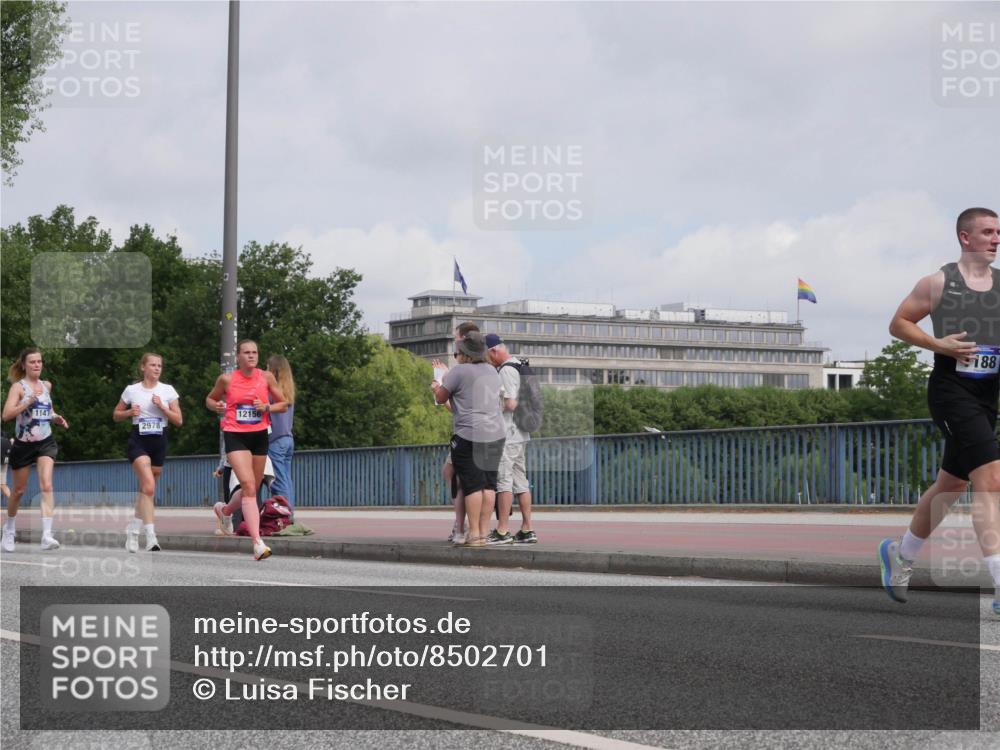 29.06.2025 - hella hamburg halbmarathon Luisa Fischer http://msf.ph/oto/8502701 29.06.2025 10:11:45 Kennedybrücke 1147, 12156, 2978, 188, 1147, 1188, 2978, 5885, 6590, 6674, 7348, 7453, 9457, 9718, 9823, 10857 meine-sportfotos.de