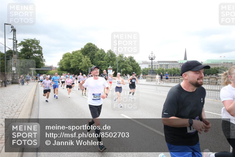 29.06.2025 - hella hamburg halbmarathon Jannik Wohlers http://msf.ph/oto/8502703 29.06.2025 10:58:40 Lombardsbrücke 1751, 1839, 2057, 2621, 3231, 3373, 3536, 3966, 4312, 4577, 4648, 5016, 5211, 5400, 6167, 6301, 6599, 6969, 7288, 7910, 8544, 8545, 8547, 8631, 8932, 10105, 10548, 10814, 10995, 11292, 11768, 11786, 11834, 11918, 12389, 12636, 12637, 12759, 13089, 13095, 13260, 13571, 15065, 15068, 15099, 15624, 17702, 18051, 18549, 18558, 18601, 19150, 19174 meine-sportfotos.de