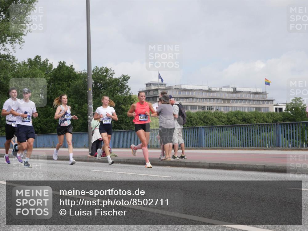 29.06.2025 - hella hamburg halbmarathon Luisa Fischer http://msf.ph/oto/8502711 29.06.2025 10:11:45 Kennedybrücke 1147, 17347, 2978, 12156, 1147, 1188, 2978, 5885, 6590, 6674, 7348, 7453, 9457, 9718, 9823, 10857 meine-sportfotos.de