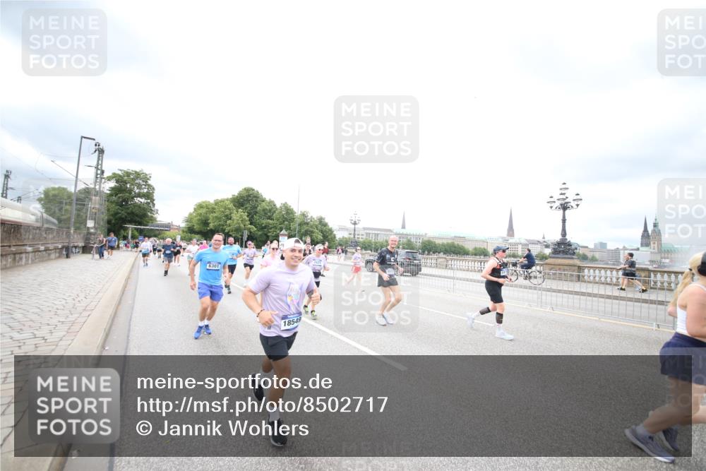 29.06.2025 - hella hamburg halbmarathon Jannik Wohlers http://msf.ph/oto/8502717 29.06.2025 10:58:42 Lombardsbrücke 1751, 1839, 2057, 2621, 2861, 3035, 3231, 3373, 3536, 3966, 4312, 4577, 4648, 5016, 5211, 5400, 5646, 6167, 6301, 6599, 6969, 7288, 7910, 8544, 8545, 8547, 8631, 8748, 8750, 8932, 9179, 10105, 10548, 10807, 10814, 10995, 11292, 11768, 11786, 11834, 11918, 12636, 12637, 12759, 13260, 15065, 15068, 15099, 15624, 17702, 18051, 18549, 18558, 18601, 19150, 19174 meine-sportfotos.de