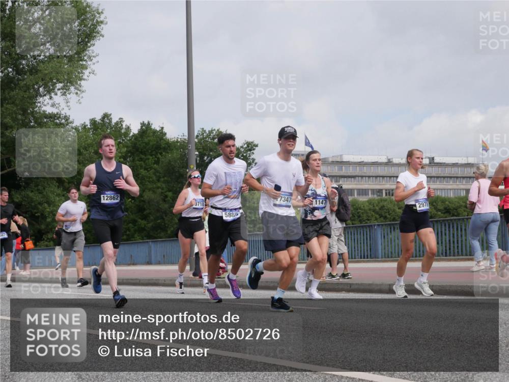 29.06.2025 - hella hamburg halbmarathon Luisa Fischer http://msf.ph/oto/8502726 29.06.2025 10:11:47 Kennedybrücke 12862, 7347, 9718, 1147, 2978, 5885, 1147, 1188, 2427, 2978, 5885, 6674, 7198, 7348, 9718, 9823, 10857 meine-sportfotos.de