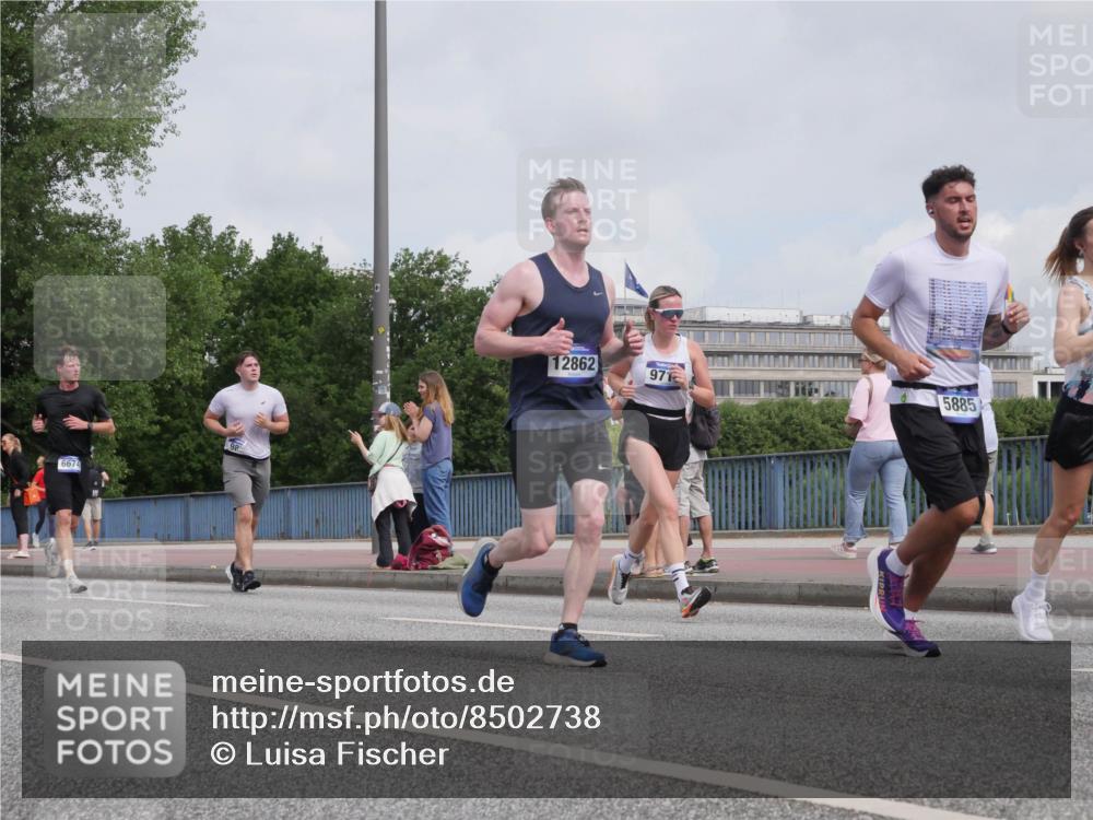 29.06.2025 - hella hamburg halbmarathon Luisa Fischer http://msf.ph/oto/8502738 29.06.2025 10:11:48 Kennedybrücke 6674, 12862, 971, 5885, 1147, 1188, 2427, 2978, 4859, 5885, 6674, 7198, 9718, 9823, 10092, 10857 meine-sportfotos.de