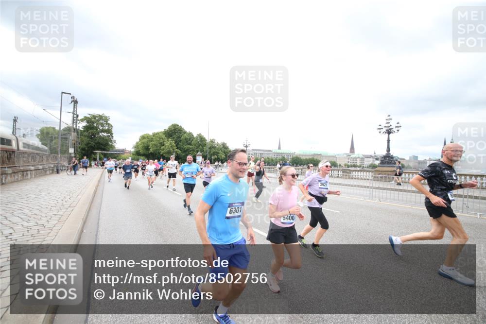29.06.2025 - hella hamburg halbmarathon Jannik Wohlers http://msf.ph/oto/8502756 29.06.2025 10:58:44 Lombardsbrücke 1751, 1839, 2621, 2667, 2861, 3035, 3231, 3373, 3449, 3536, 3966, 4312, 4577, 4648, 5016, 5211, 5400, 5646, 6167, 6301, 6351, 6599, 6969, 7288, 7379, 7910, 8544, 8545, 8547, 8631, 8748, 8750, 8932, 9179, 10105, 10548, 10807, 10814, 10995, 11292, 11630, 11768, 11786, 11834, 11918, 12636, 12637, 12759, 13260, 15065, 15068, 15099, 15624, 17702, 18549, 18558, 18601, 19150, 19174 meine-sportfotos.de