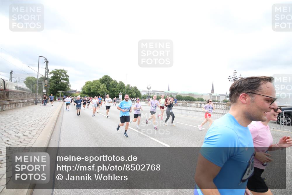 29.06.2025 - hella hamburg halbmarathon Jannik Wohlers http://msf.ph/oto/8502768 29.06.2025 10:58:44 Lombardsbrücke 1751, 1839, 2621, 2667, 2861, 3035, 3231, 3373, 3449, 3536, 3966, 4312, 4577, 4648, 5016, 5211, 5400, 5646, 6167, 6301, 6351, 6599, 6969, 7288, 7379, 7910, 8544, 8545, 8547, 8631, 8748, 8750, 8932, 9179, 10105, 10548, 10807, 10814, 10995, 11292, 11630, 11768, 11786, 11834, 11918, 12636, 12637, 12759, 13260, 15065, 15068, 15099, 15624, 17702, 18549, 18558, 18601, 19150, 19174 meine-sportfotos.de