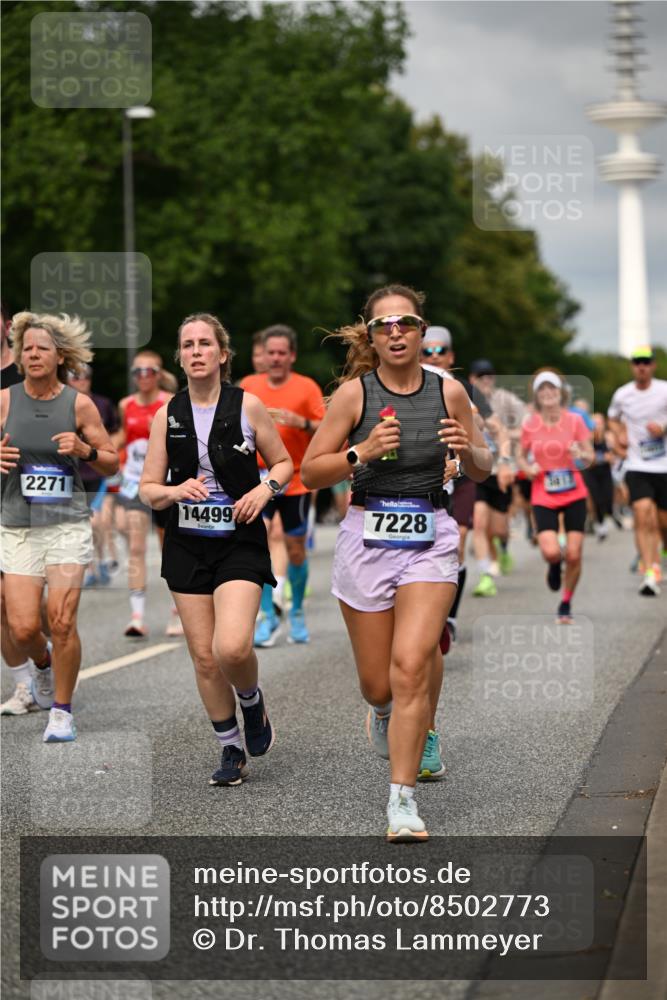 29.06.2025 - hella hamburg halbmarathon Dr. Thomas Lammeyer http://msf.ph/oto/8502773 29.06.2025 10:25:46 Kennedybrücke 1072, 1191, 1250, 1401, 2271, 2315, 2353, 2529, 2635, 2815, 2841, 3122, 3606, 3770, 3817, 4697, 4786, 5061, 5122, 5373, 5395, 5412, 5493, 5759, 5957, 6086, 6103, 7075, 7228, 7522, 7781, 8095, 8286, 8959, 9326, 9369, 9483, 9499, 9532, 9624, 10019, 10125, 10374, 10787, 10874, 11117, 11425 meine-sportfotos.de