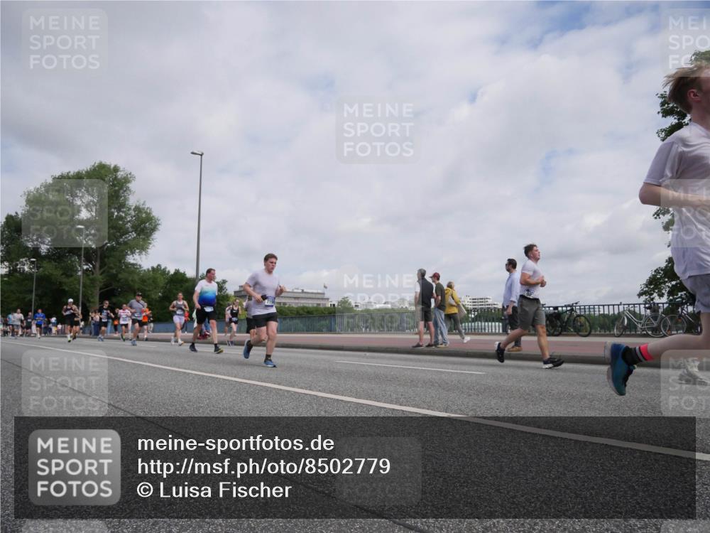 29.06.2025 - hella hamburg halbmarathon Luisa Fischer http://msf.ph/oto/8502779 29.06.2025 10:11:54 Kennedybrücke 2427, 4859, 6674, 7198, 9823, 9951, 9958, 10092, 10609, 10857 meine-sportfotos.de