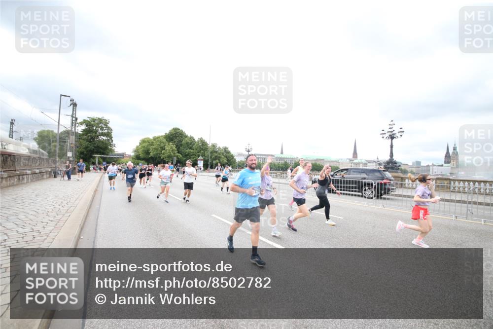 29.06.2025 - hella hamburg halbmarathon Jannik Wohlers http://msf.ph/oto/8502782 29.06.2025 10:58:45 Lombardsbrücke 1751, 1839, 2621, 2667, 2861, 3035, 3231, 3373, 3449, 3536, 3966, 4312, 4577, 4648, 5016, 5211, 5400, 5646, 6167, 6301, 6351, 6599, 6969, 7288, 7379, 7910, 8544, 8631, 8748, 8750, 8932, 9179, 10105, 10548, 10807, 10814, 10995, 11292, 11418, 11630, 11768, 11786, 11834, 11918, 12636, 12637, 12759, 13260, 15065, 15068, 15099, 15624, 17702, 18549, 18558, 18601, 19150, 19174 meine-sportfotos.de