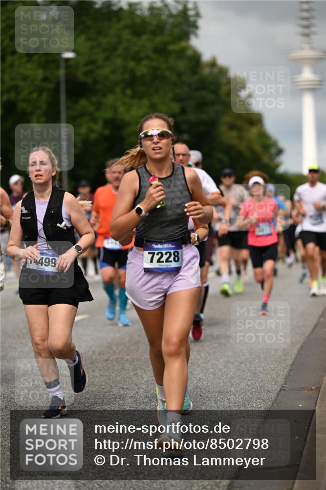 29.06.2025 - hella hamburg halbmarathon Dr. Thomas Lammeyer http://msf.ph/oto/8502798 29.06.2025 10:25:47 Kennedybrücke 1072, 1191, 1250, 1401, 1958, 2271, 2315, 2353, 2529, 2635, 2815, 2841, 3122, 3606, 3770, 3817, 4697, 4786, 5061, 5122, 5395, 5412, 5493, 5759, 5957, 6086, 6103, 7075, 7228, 7522, 7781, 8095, 8286, 8959, 9326, 9369, 9483, 9499, 9532, 9624, 10019, 10125, 10374, 10787, 10874, 11117, 11425 meine-sportfotos.de