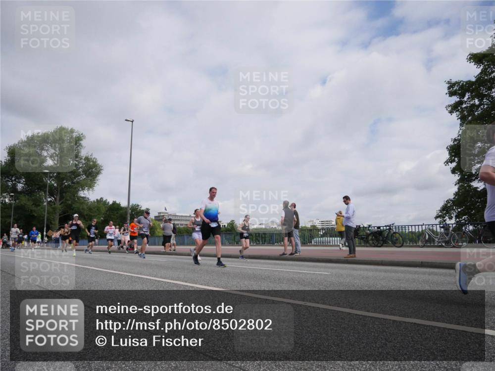 29.06.2025 - hella hamburg halbmarathon Luisa Fischer http://msf.ph/oto/8502802 29.06.2025 10:11:56 Kennedybrücke 2427, 3762, 4859, 7198, 9823, 9951, 9958, 10092, 10609 meine-sportfotos.de