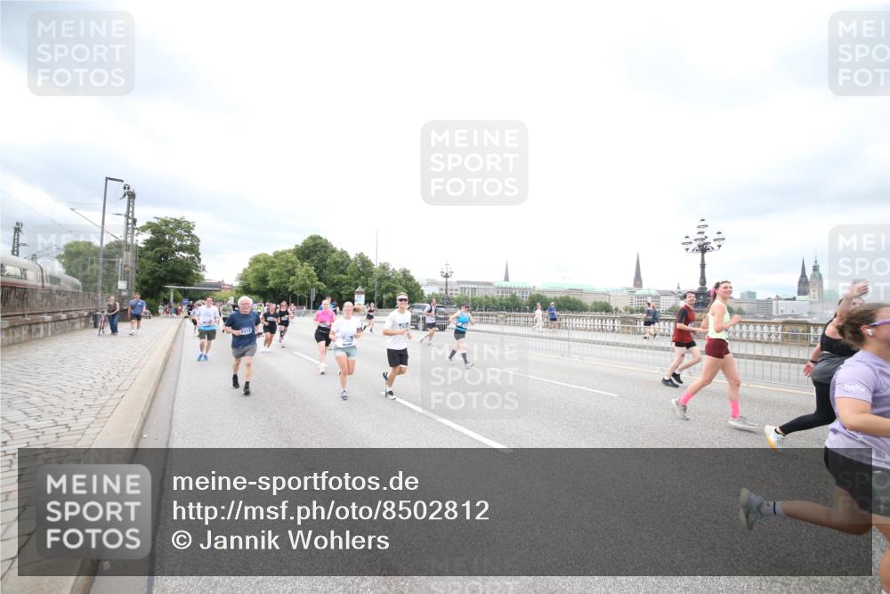 29.06.2025 - hella hamburg halbmarathon Jannik Wohlers http://msf.ph/oto/8502812 29.06.2025 10:58:46 Lombardsbrücke 1751, 1839, 2621, 2667, 2861, 3035, 3231, 3373, 3449, 3536, 3966, 4150, 4312, 5016, 5211, 5400, 5646, 6167, 6301, 6351, 6599, 6969, 7288, 7379, 7910, 8544, 8631, 8748, 8750, 8932, 9179, 10105, 10548, 10807, 10814, 10995, 11292, 11418, 11630, 11768, 11786, 11834, 11918, 12636, 12637, 13260, 15068, 15099, 15624, 17702, 18447, 18549, 18558, 18601, 19150, 19174 meine-sportfotos.de
