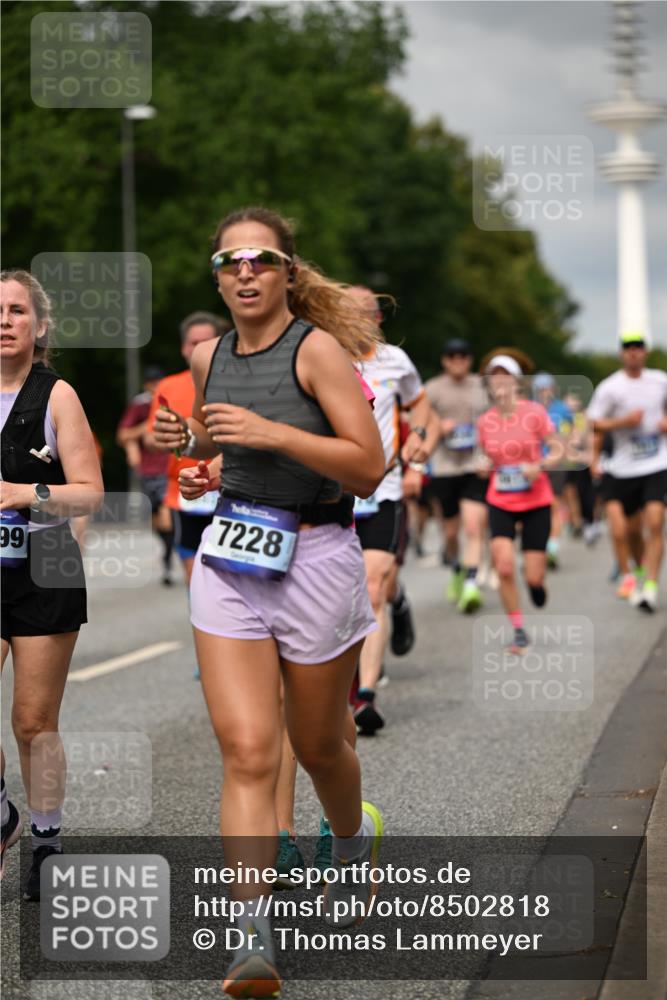 29.06.2025 - hella hamburg halbmarathon Dr. Thomas Lammeyer http://msf.ph/oto/8502818 29.06.2025 10:25:47 Kennedybrücke 1072, 1191, 1250, 1401, 1958, 2271, 2315, 2353, 2529, 2635, 2815, 2841, 3122, 3606, 3770, 3817, 4697, 4786, 5061, 5122, 5395, 5412, 5493, 5759, 5957, 6086, 6103, 7075, 7228, 7522, 7781, 8095, 8286, 8959, 9326, 9369, 9483, 9499, 9532, 9624, 10019, 10125, 10374, 10787, 10874, 11117, 11425 meine-sportfotos.de