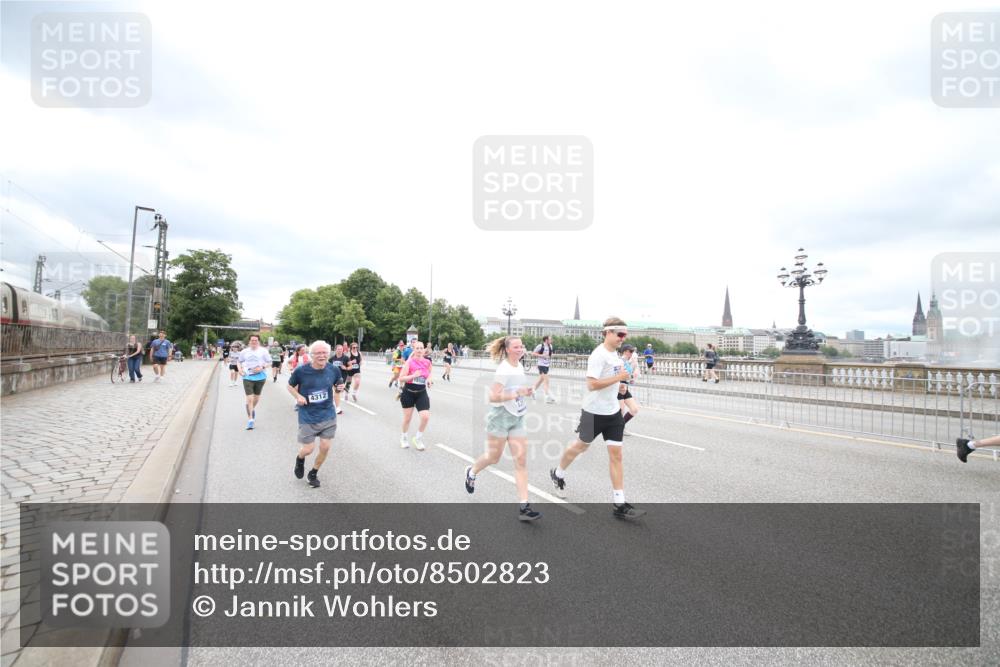 29.06.2025 - hella hamburg halbmarathon Jannik Wohlers http://msf.ph/oto/8502823 29.06.2025 10:58:47 Lombardsbrücke 1751, 1839, 2621, 2667, 2861, 3035, 3231, 3373, 3449, 3536, 3966, 4150, 4312, 5016, 5211, 5400, 5646, 6167, 6301, 6351, 6599, 6969, 7288, 7379, 7910, 8544, 8631, 8748, 8750, 8932, 9179, 10548, 10807, 10814, 11292, 11418, 11630, 11768, 11786, 11834, 11918, 12636, 12637, 13260, 15068, 15099, 15624, 17702, 18447, 18549, 18558, 18601, 19150, 19174 meine-sportfotos.de