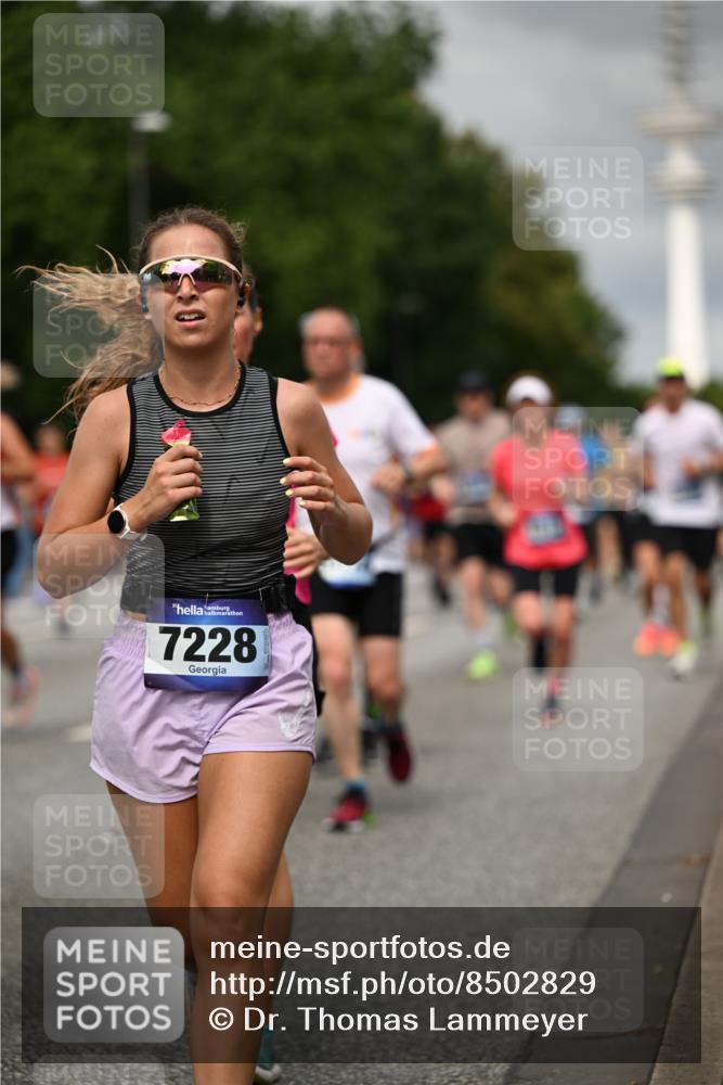 29.06.2025 - hella hamburg halbmarathon Dr. Thomas Lammeyer http://msf.ph/oto/8502829 29.06.2025 10:25:47 Kennedybrücke 1072, 1191, 1250, 1401, 1958, 2271, 2315, 2353, 2529, 2635, 2815, 2841, 3122, 3606, 3770, 3817, 4697, 4786, 5061, 5122, 5395, 5412, 5493, 5759, 5957, 6086, 6103, 7075, 7228, 7522, 7781, 8095, 8286, 8959, 9326, 9369, 9483, 9499, 9532, 9624, 10019, 10125, 10374, 10787, 10874, 11117, 11425 meine-sportfotos.de