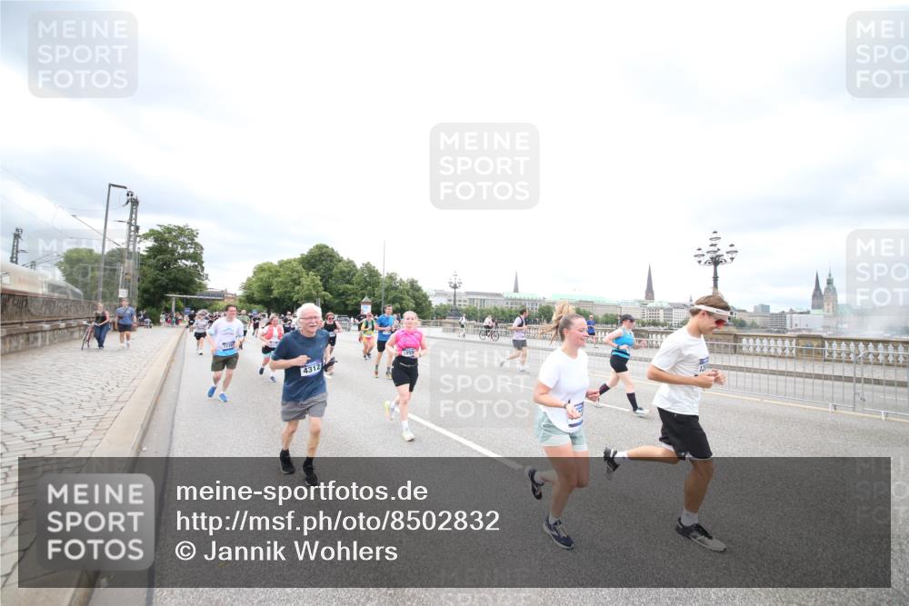 29.06.2025 - hella hamburg halbmarathon Jannik Wohlers http://msf.ph/oto/8502832 29.06.2025 10:58:47 Lombardsbrücke 1751, 1839, 2621, 2667, 2861, 3035, 3231, 3373, 3449, 3536, 3966, 4150, 4312, 5016, 5211, 5400, 5646, 6167, 6301, 6351, 6599, 6969, 7288, 7379, 7910, 8544, 8631, 8748, 8750, 8932, 9179, 10548, 10807, 10814, 11292, 11418, 11630, 11768, 11786, 11834, 11918, 12636, 12637, 13260, 15068, 15099, 15624, 17702, 18447, 18549, 18558, 18601, 19150, 19174 meine-sportfotos.de