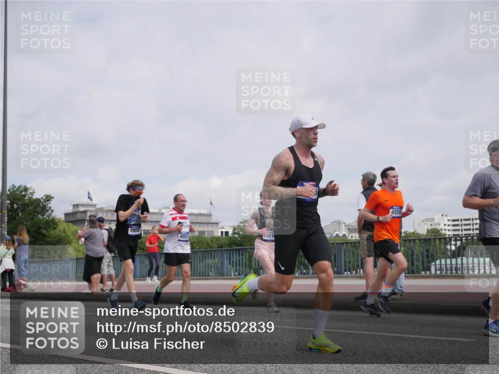 29.06.2025 - hella hamburg halbmarathon Luisa Fischer http://msf.ph/oto/8502839 29.06.2025 10:11:59 Kennedybrücke 9958, 9951, 321, 4859, 2427, 3762, 4859, 7198, 9951, 9958, 10035, 10092, 10194, 10609 meine-sportfotos.de