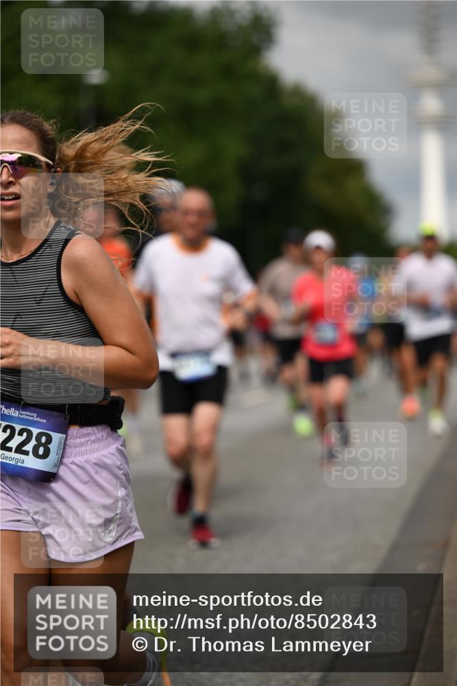29.06.2025 - hella hamburg halbmarathon Dr. Thomas Lammeyer http://msf.ph/oto/8502843 29.06.2025 10:25:48 Kennedybrücke 1072, 1191, 1250, 1401, 1958, 2271, 2315, 2353, 2529, 2635, 2815, 2841, 3122, 3606, 3770, 3817, 4697, 4786, 5061, 5122, 5395, 5412, 5493, 5641, 5759, 5957, 6086, 6103, 7075, 7228, 7522, 7672, 7781, 8095, 8286, 8959, 9326, 9369, 9483, 9499, 9532, 9624, 10019, 10125, 10374, 10787, 10874, 11117, 11425 meine-sportfotos.de