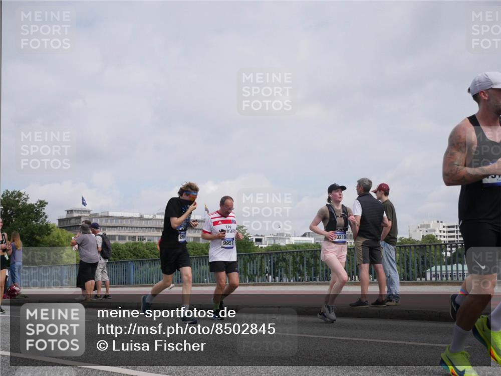 29.06.2025 - hella hamburg halbmarathon Luisa Fischer http://msf.ph/oto/8502845 29.06.2025 10:12:00 Kennedybrücke 9958, 9951, 3210, 1823, 2427, 3762, 4859, 9951, 9958, 10035, 10092, 10194, 10609 meine-sportfotos.de