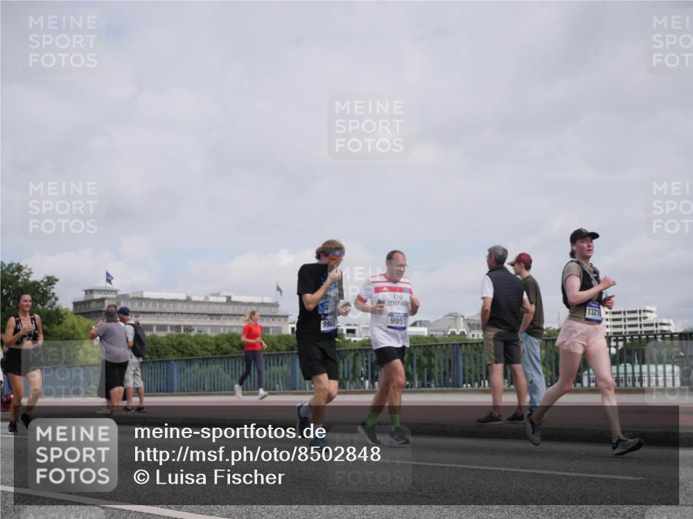 29.06.2025 - hella hamburg halbmarathon Luisa Fischer http://msf.ph/oto/8502848 29.06.2025 10:12:00 Kennedybrücke 9958, 9951, 13210, 1823, 2427, 3762, 4859, 9951, 9958, 10035, 10092, 10194, 10609 meine-sportfotos.de