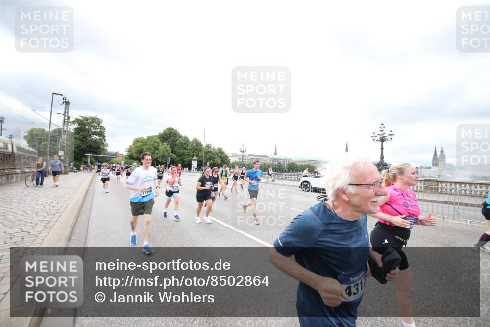 29.06.2025 - hella hamburg halbmarathon Jannik Wohlers http://msf.ph/oto/8502864 29.06.2025 10:58:49 Lombardsbrücke 1751, 1839, 2667, 2861, 3035, 3373, 3449, 3536, 3966, 4150, 4312, 5016, 5211, 5400, 5646, 6167, 6301, 6351, 6599, 6969, 7288, 7379, 7910, 8544, 8631, 8748, 8750, 8932, 9179, 9209, 9244, 9968, 10548, 10807, 10814, 11418, 11630, 11768, 11786, 11834, 11918, 12636, 12637, 13249, 13260, 15068, 15099, 17702, 18447, 18549, 18558, 19174 meine-sportfotos.de