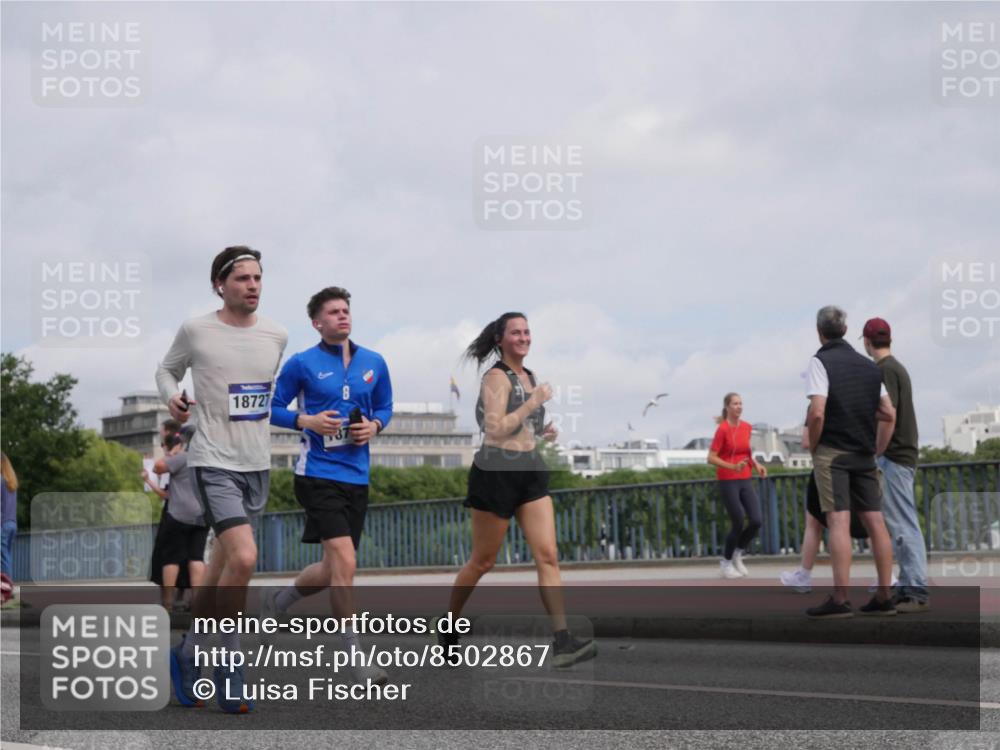 29.06.2025 - hella hamburg halbmarathon Luisa Fischer http://msf.ph/oto/8502867 29.06.2025 10:12:03 Kennedybrücke 18727, 1823, 3762, 4592, 9951, 9958, 10035, 10194, 10609 meine-sportfotos.de