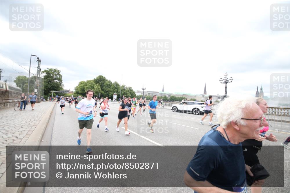 29.06.2025 - hella hamburg halbmarathon Jannik Wohlers http://msf.ph/oto/8502871 29.06.2025 10:58:49 Lombardsbrücke 1751, 1839, 2667, 2861, 3035, 3373, 3449, 3536, 3966, 4150, 4312, 5016, 5211, 5400, 5646, 6167, 6301, 6351, 6599, 6969, 7288, 7379, 7910, 8544, 8631, 8748, 8750, 8932, 9179, 9209, 9244, 9968, 10548, 10807, 10814, 11418, 11630, 11768, 11786, 11834, 11918, 12636, 12637, 13249, 13260, 15068, 15099, 17702, 18447, 18549, 18558, 19174 meine-sportfotos.de