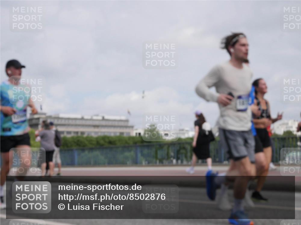 29.06.2025 - hella hamburg halbmarathon Luisa Fischer http://msf.ph/oto/8502876 29.06.2025 10:12:03 Kennedybrücke 1823, 3762, 4592, 9951, 9958, 10035, 10194, 10609 meine-sportfotos.de