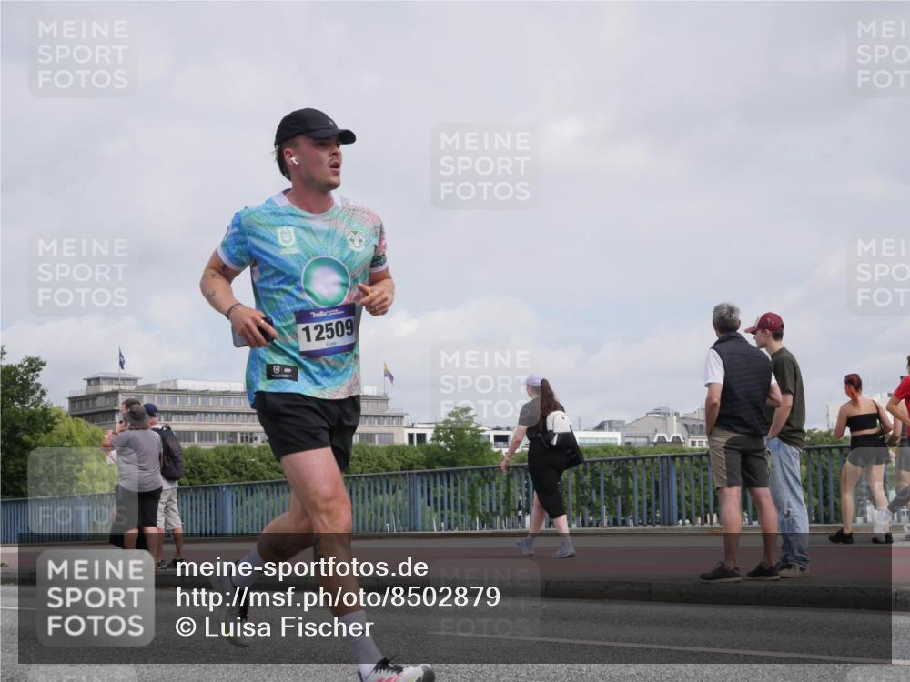 29.06.2025 - hella hamburg halbmarathon Luisa Fischer http://msf.ph/oto/8502879 29.06.2025 10:12:04 Kennedybrücke 12509, 1823, 3762, 4592, 9951, 9958, 10035, 10194 meine-sportfotos.de