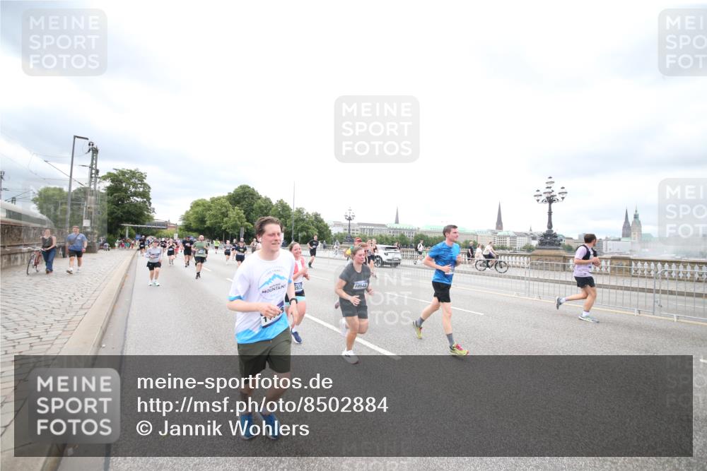 29.06.2025 - hella hamburg halbmarathon Jannik Wohlers http://msf.ph/oto/8502884 29.06.2025 10:58:49 Lombardsbrücke 1751, 1839, 2667, 2861, 3035, 3373, 3449, 3536, 3966, 4150, 4312, 5016, 5211, 5400, 5646, 6167, 6301, 6351, 6599, 6969, 7288, 7379, 7910, 8544, 8631, 8748, 8750, 8932, 9179, 9209, 9244, 9968, 10548, 10807, 10814, 11418, 11630, 11768, 11786, 11834, 11918, 12636, 12637, 13249, 13260, 15068, 15099, 17702, 18447, 18549, 18558, 19174 meine-sportfotos.de