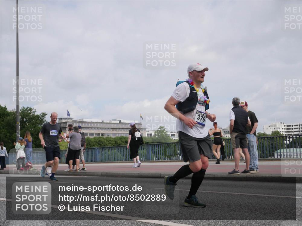 29.06.2025 - hella hamburg halbmarathon Luisa Fischer http://msf.ph/oto/8502889 29.06.2025 10:12:06 Kennedybrücke 10035, 376, 1823, 3762, 4592, 10035, 10194 meine-sportfotos.de