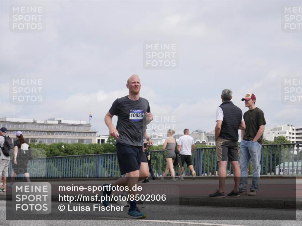 29.06.2025 - hella hamburg halbmarathon Luisa Fischer http://msf.ph/oto/8502906 29.06.2025 10:12:08 Kennedybrücke 10035, 1823, 3762, 4592, 9297, 10035, 10194 meine-sportfotos.de