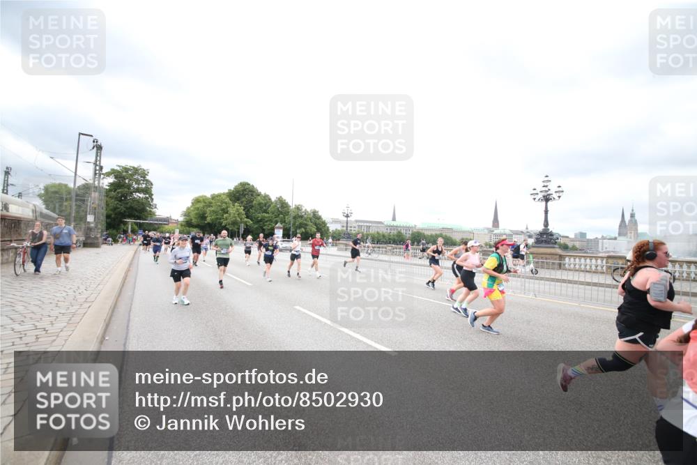 29.06.2025 - hella hamburg halbmarathon Jannik Wohlers http://msf.ph/oto/8502930 29.06.2025 10:58:51 Lombardsbrücke 1751, 1839, 2052, 2100, 2667, 2861, 3035, 3449, 3536, 3693, 3966, 4150, 4312, 5016, 5211, 5400, 5646, 6301, 6351, 6599, 6969, 7288, 7379, 7467, 7502, 7910, 8544, 8748, 8750, 8932, 9056, 9179, 9209, 9244, 9968, 10548, 10807, 10814, 11418, 11630, 11768, 11786, 11834, 11918, 12636, 12637, 13249, 14068, 15068, 15099, 17702, 18161, 18447, 18546, 18549, 18558, 19174 meine-sportfotos.de