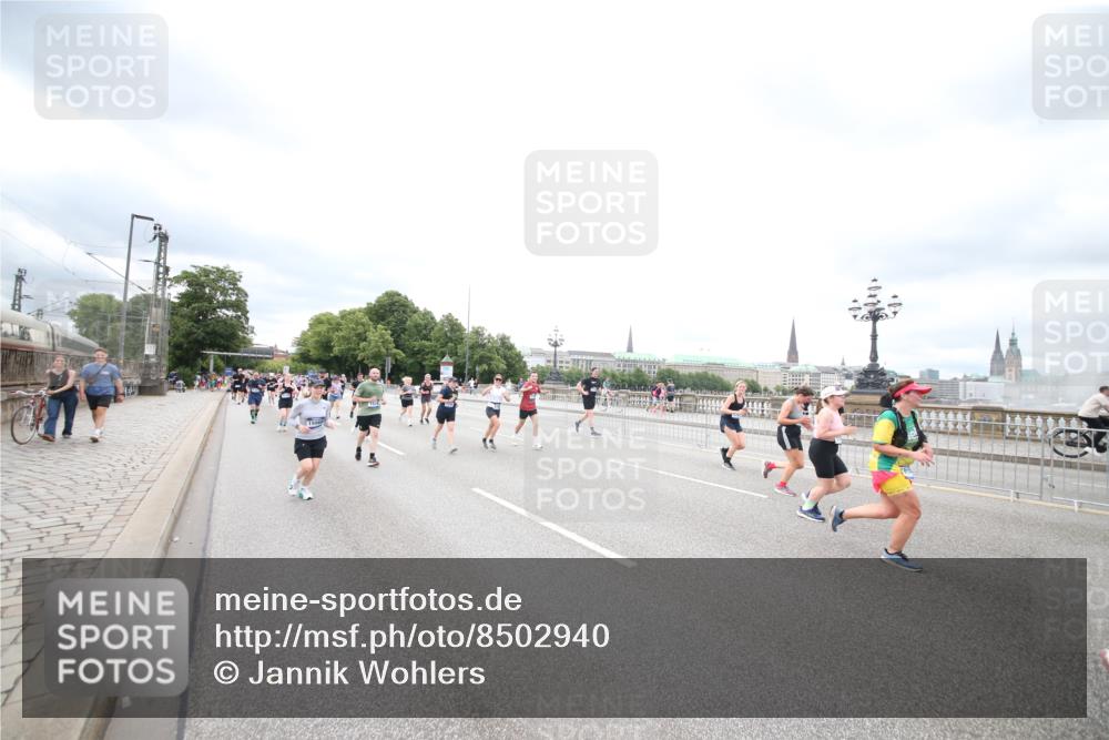 29.06.2025 - hella hamburg halbmarathon Jannik Wohlers http://msf.ph/oto/8502940 29.06.2025 10:58:51 Lombardsbrücke 1751, 1839, 2052, 2100, 2667, 2861, 3035, 3449, 3536, 3693, 3966, 4150, 4312, 5016, 5211, 5400, 5646, 6301, 6351, 6599, 6969, 7288, 7379, 7467, 7502, 7910, 8544, 8748, 8750, 8932, 9056, 9179, 9209, 9244, 9968, 10548, 10807, 10814, 11418, 11630, 11768, 11786, 11834, 11918, 12636, 12637, 13249, 14068, 15068, 15099, 17702, 18161, 18447, 18546, 18549, 18558, 19174 meine-sportfotos.de