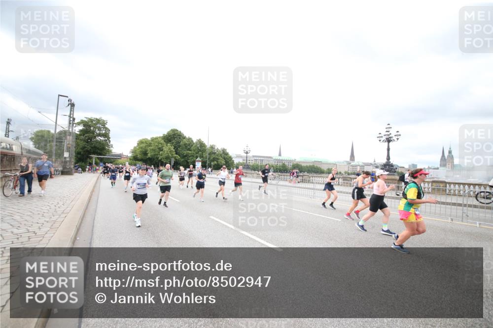 29.06.2025 - hella hamburg halbmarathon Jannik Wohlers http://msf.ph/oto/8502947 29.06.2025 10:58:51 Lombardsbrücke 1751, 1839, 2052, 2100, 2667, 2861, 3035, 3449, 3536, 3693, 3966, 4150, 4312, 5016, 5211, 5400, 5646, 6301, 6351, 6599, 6969, 7288, 7379, 7467, 7502, 7910, 8544, 8748, 8750, 8932, 9056, 9179, 9209, 9244, 9968, 10548, 10807, 10814, 11418, 11630, 11768, 11786, 11834, 11918, 12636, 12637, 13249, 14068, 15068, 15099, 17702, 18161, 18447, 18546, 18549, 18558, 19174 meine-sportfotos.de