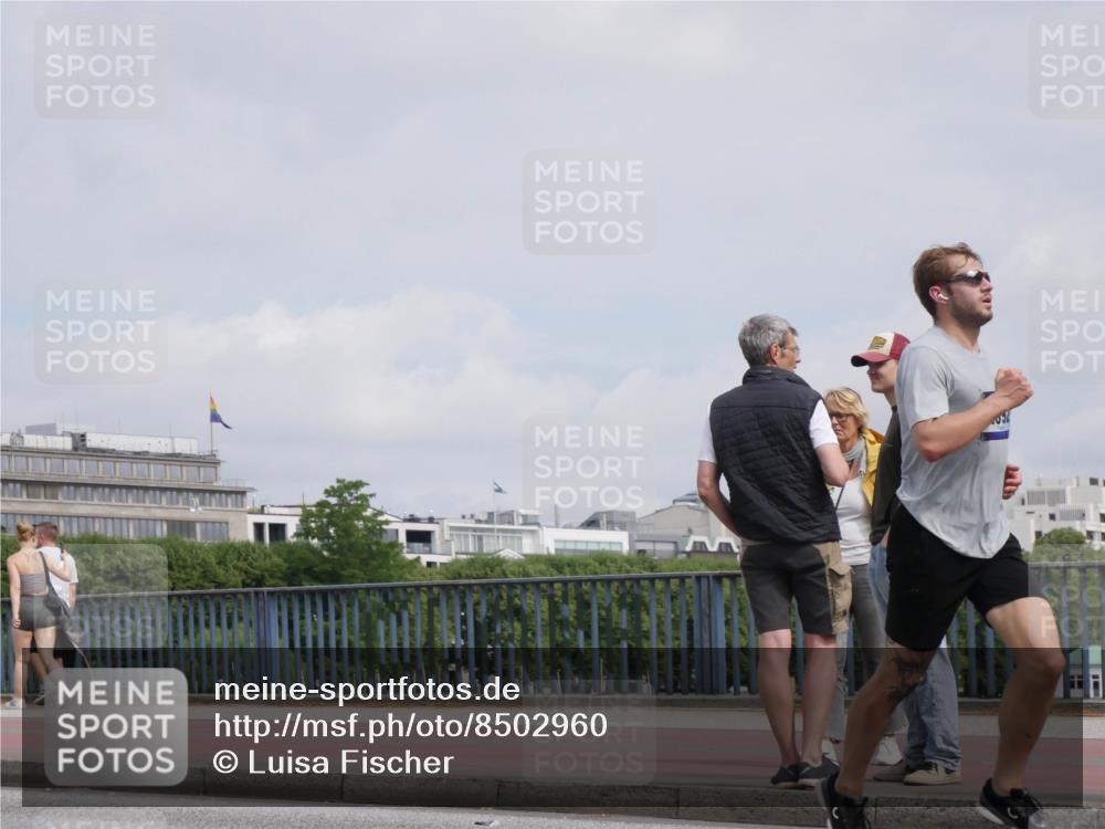 29.06.2025 - hella hamburg halbmarathon Luisa Fischer http://msf.ph/oto/8502960 29.06.2025 10:12:13 Kennedybrücke 1823, 4592, 7081, 9297, 9306 meine-sportfotos.de
