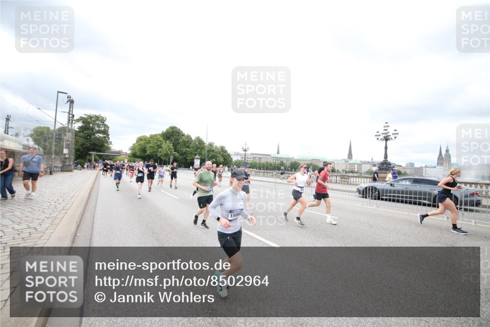 29.06.2025 - hella hamburg halbmarathon Jannik Wohlers http://msf.ph/oto/8502964 29.06.2025 10:58:53 Lombardsbrücke 1751, 1839, 2052, 2100, 2641, 2667, 2861, 3035, 3449, 3536, 3693, 4150, 4805, 5646, 6351, 6599, 6969, 7288, 7379, 7467, 7502, 7910, 8544, 8748, 8750, 8932, 9056, 9179, 9209, 9244, 9968, 10548, 10664, 10807, 10814, 11418, 11630, 11768, 11786, 11834, 12636, 12637, 13249, 14068, 14115, 14284, 15068, 15099, 17780, 18161, 18447, 18546, 18549, 18558, 19174 meine-sportfotos.de