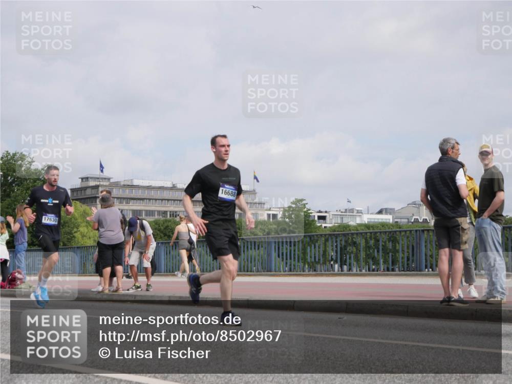 29.06.2025 - hella hamburg halbmarathon Luisa Fischer http://msf.ph/oto/8502967 29.06.2025 10:12:14 Kennedybrücke 17630, 16688, 4592, 7081, 9297, 9306 meine-sportfotos.de