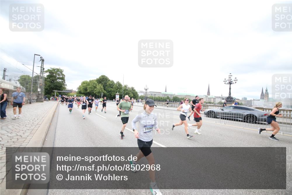 29.06.2025 - hella hamburg halbmarathon Jannik Wohlers http://msf.ph/oto/8502968 29.06.2025 10:58:53 Lombardsbrücke 1751, 1839, 2052, 2100, 2641, 2667, 2861, 3035, 3449, 3536, 3693, 4150, 4805, 5646, 6351, 6599, 6969, 7288, 7379, 7467, 7502, 7910, 8544, 8748, 8750, 8932, 9056, 9179, 9209, 9244, 9968, 10548, 10664, 10807, 10814, 11418, 11630, 11768, 11786, 11834, 12636, 12637, 13249, 14068, 14115, 14284, 15068, 15099, 17780, 18161, 18447, 18546, 18549, 18558, 19174 meine-sportfotos.de