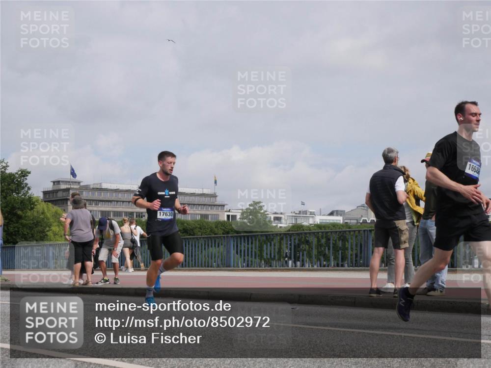 29.06.2025 - hella hamburg halbmarathon Luisa Fischer http://msf.ph/oto/8502972 29.06.2025 10:12:15 Kennedybrücke 17630, 1668, 4592, 7081, 9297, 9306 meine-sportfotos.de
