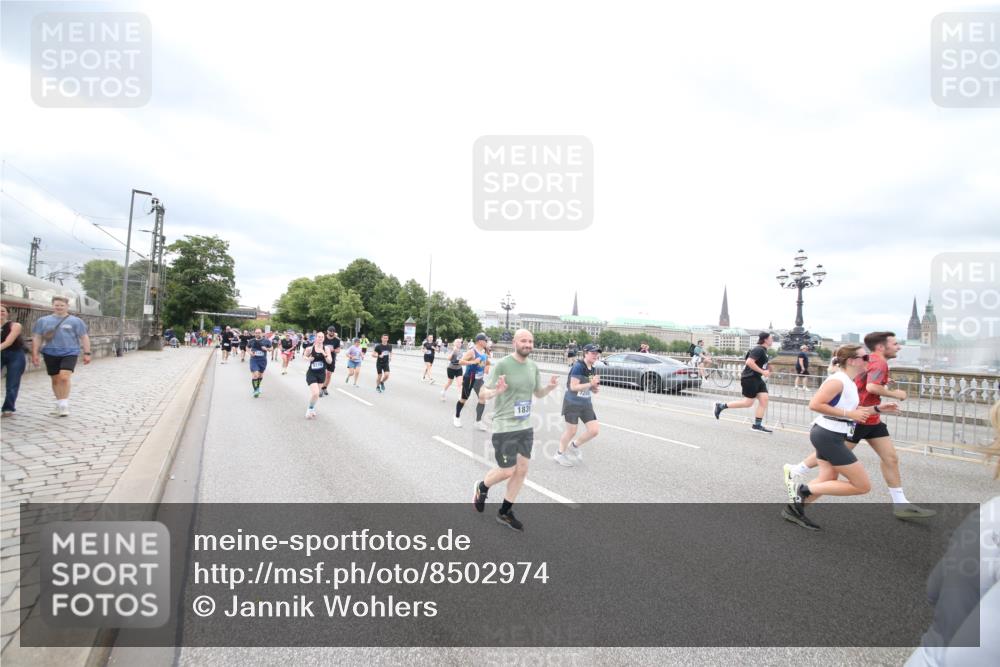 29.06.2025 - hella hamburg halbmarathon Jannik Wohlers http://msf.ph/oto/8502974 29.06.2025 10:58:53 Lombardsbrücke 1751, 1839, 2052, 2100, 2641, 2667, 2861, 3035, 3449, 3536, 3693, 4150, 4805, 5646, 6351, 6599, 6969, 7288, 7379, 7467, 7502, 7910, 8544, 8748, 8750, 8932, 9056, 9179, 9209, 9244, 9968, 10548, 10664, 10807, 10814, 11418, 11630, 11768, 11786, 11834, 12636, 12637, 13249, 14068, 14115, 14284, 15068, 15099, 17780, 18161, 18447, 18546, 18549, 18558, 19174 meine-sportfotos.de