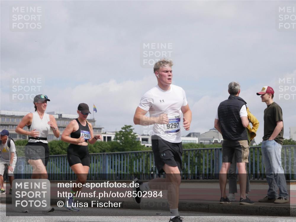29.06.2025 - hella hamburg halbmarathon Luisa Fischer http://msf.ph/oto/8502984 29.06.2025 10:12:17 Kennedybrücke 13593, 9297, 9297, 7081, 9297, 9306 meine-sportfotos.de