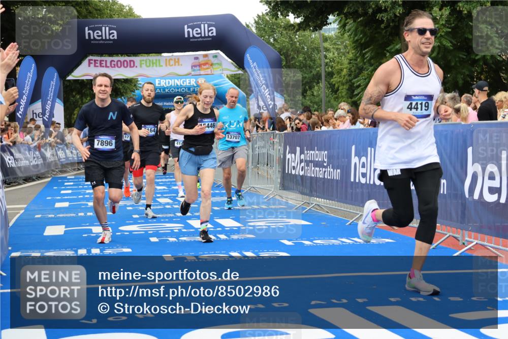 29.06.2025 - hella hamburg halbmarathon Strokosch-Dieckow http://msf.ph/oto/8502986 29.06.2025 10:52:17 Ziel 4140, 4419, 4587, 4837, 5032, 5087, 5482, 6164, 6897, 7896, 9074, 9082, 12135, 13211, 13707, 14300, 15144, 15275, 15446, 16003, 16320, 16591, 17130, 17773, 17997, 18475 meine-sportfotos.de