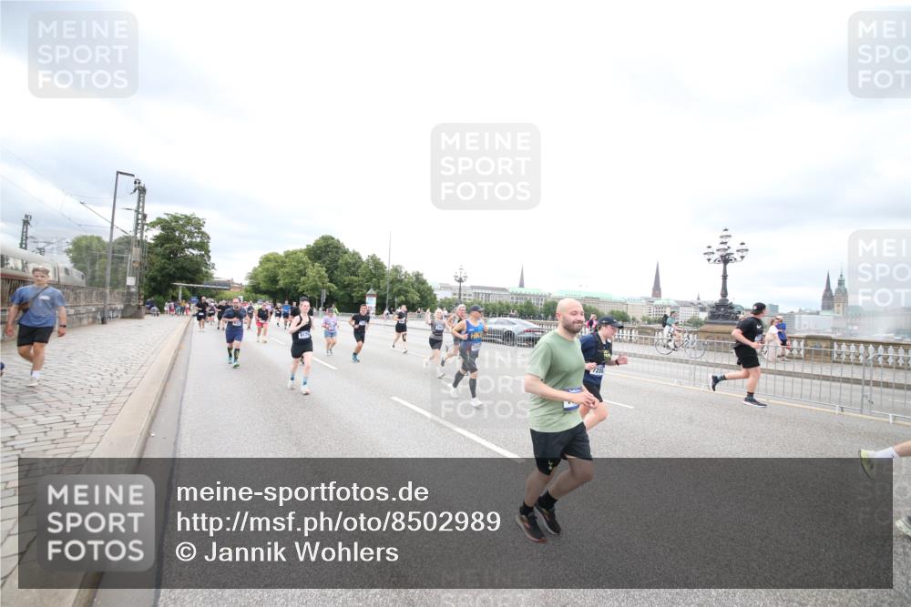 29.06.2025 - hella hamburg halbmarathon Jannik Wohlers http://msf.ph/oto/8502989 29.06.2025 10:58:54 Lombardsbrücke 1751, 1839, 2052, 2100, 2641, 2667, 2861, 3035, 3449, 3536, 3693, 4150, 4805, 5646, 6351, 6599, 6969, 7288, 7379, 7467, 7502, 7910, 8298, 8748, 8750, 8932, 9056, 9179, 9209, 9244, 9406, 9968, 10548, 10664, 10807, 10814, 11418, 11630, 11768, 11786, 12636, 12637, 13249, 14068, 14115, 14284, 15068, 15099, 17780, 18161, 18447, 18546, 18549, 18558, 19174 meine-sportfotos.de