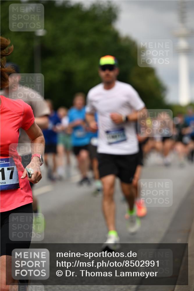 29.06.2025 - hella hamburg halbmarathon Dr. Thomas Lammeyer http://msf.ph/oto/8502991 29.06.2025 10:25:52 Kennedybrücke 1072, 1158, 1191, 1250, 1401, 1668, 1958, 2271, 2315, 2353, 2529, 2815, 2841, 3122, 3606, 3770, 3817, 3825, 3826, 4046, 4697, 4786, 5061, 5122, 5395, 5412, 5493, 5641, 5759, 5957, 6086, 6103, 7075, 7228, 7522, 7672, 7781, 8095, 8286, 8860, 8896, 8959, 9002, 9326, 9369, 9483, 9499, 9532, 9624, 9635, 10019, 10125, 10374, 10787, 10874, 10921, 11117, 11425 meine-sportfotos.de