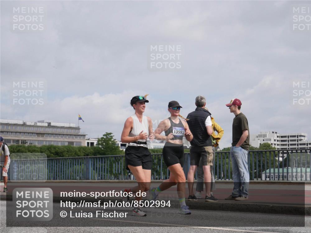 29.06.2025 - hella hamburg halbmarathon Luisa Fischer http://msf.ph/oto/8502994 29.06.2025 10:12:18 Kennedybrücke 13593, 7081, 9297, 9306 meine-sportfotos.de